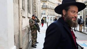 Unter Polizeischutz in Paris: Mit rund einer halben Million Menschen zählt Frankreich die größte jüdische Gemeinde in Europa Foto: imago stock&people
