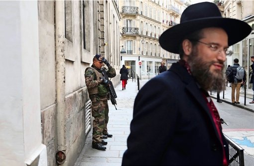 Unter Polizeischutz in Paris: Mit rund einer halben Million Menschen zählt Frankreich die größte jüdische Gemeinde in Europa Foto: imago stock&people