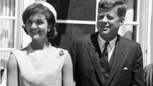 Jack und Jackie - US-Präsident John F. Kennedy und seine Frau Jacqueline haben dem Weißen Haus ihren Stempel aufgedrückt wie kaum ein Präsidentenpaar vor oder nach ihnen. Was macht den Mythos dieser beiden aus? Foto: dpa