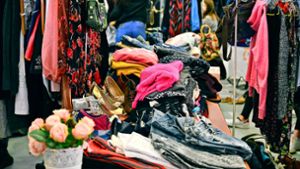 Beim Mädchenflohmarkt „Zauberflea“ gibt es gebrauchte Kleidung. Foto: 7aktuell.de/Gabriel Span