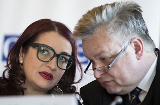 Marietta Tidei und  Michael Link von der OSZE am Montag in Moskau. Foto: AP