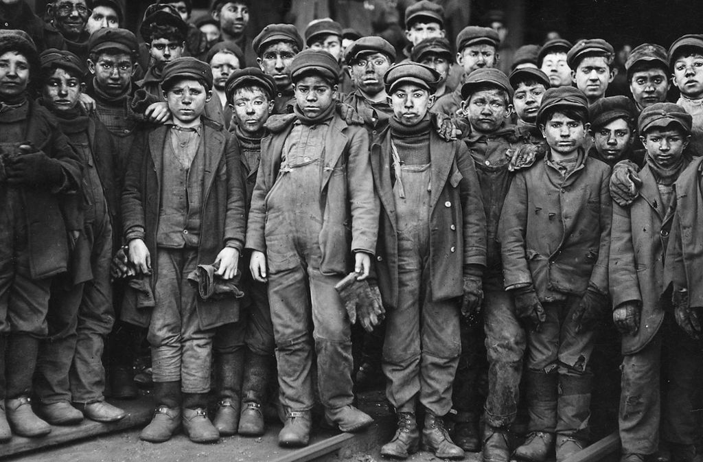 Diese armen Teufel haben Anfang des Jahrhunderts in den USA den Wohlstand anderer erschuftet: Lewis Hine hat den Skandal der Kinderarbeit in Fotos dokumentiert.