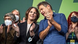 Baerbock und Habeck: Wechseln sie ins Kabinett, brauchen die Grünen eine neue Spitze. Foto: dpa/Michael Kappeler