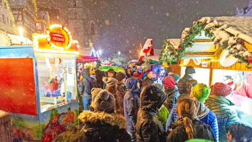 Böblinger Weihnachtsmarkt am Freitagabend: ein ganz schönes Gedränge. Foto: Eibner/Dinkelacker