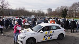 Fahrschulen demonstrieren in Stuttgart gegen den Lockdown