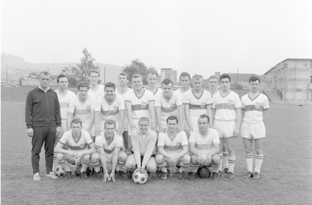 Den ersten Derbysieg (2:1) fuhr der VfB im Februar 1963 unter Trainer Kurt Baluses (links) ein. Beide Teams spielten damals in der Oberliga Süd.