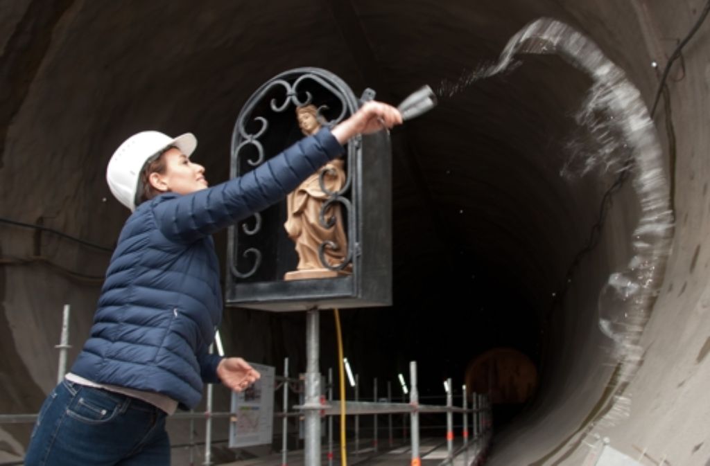 Tülay Schmid, Frau von Finanzminister Nils Schmid, tauft den Fildertunnel Foto: dpa