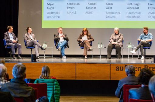 Die Experten haben auf dem Podium diskutiert und Fragen beantwortet. Foto: KS-Images.de