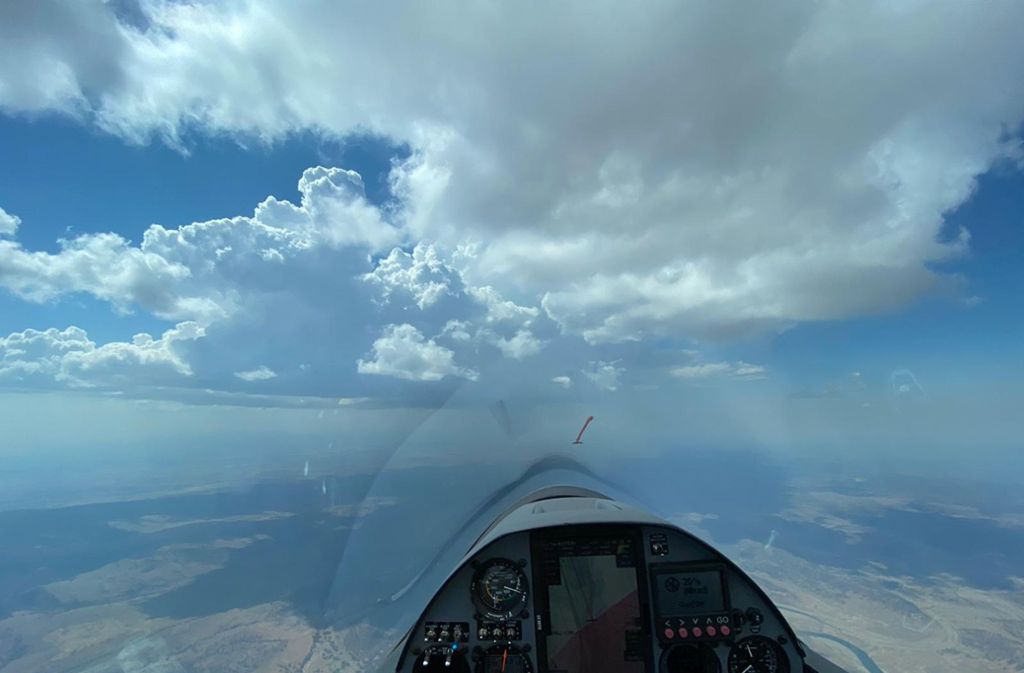 Aus dem Cockpit des Segelfliegers von WM-Teilnehmerin Katrin Senne in Australien.