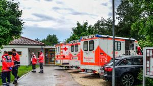Mehrere Personen sind auf dem Sportplatz im Kreis Esslingen verletzt worden. Foto: SDMG