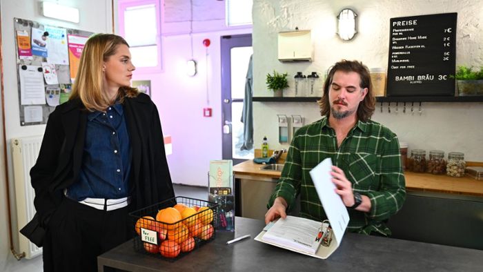 „Unter uns“-Vorschau heute: Easy steht vor einem wichtigen Geschäftstermin (26.5.25) „Unter uns“-Vorschau heute: Easy steht vor einem wichtigen Geschäftstermin (26.5.25)