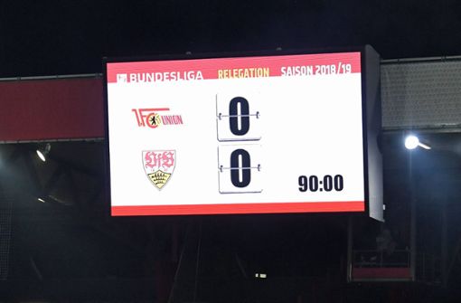 Die Anzeigetafel zeigt es 2019 an: 0:0 für den VfB in der Relegation bei Union Berlin – es ist der Abstieg. Foto: imago//Matthias Koch