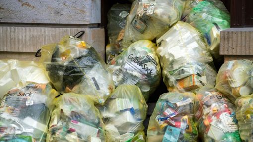 Verpackungsmüll ist in der EU ein großes Problem. Obwohl die Recyclingquoten gestiegen sind, wächst die Menge der Verpackungsabfälle schneller als das Recycling. Foto: Robert Michael/dpa-Zentralbild/dpa