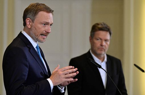 FDP-Minister Christian Lindner lehnt eine Fortsetzung der  dreimonatigen bundesweiten Rabattaktion ab. Foto: AFP/JOHN MACDOUGALL