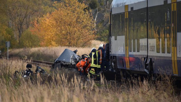 Zwei Tote bei Zusammenstoß mit Zug