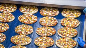 Bis heute ist die Pizza Hawaii bei vielen Menschen äußerst beliebt. Foto: dpa/Symbolbild