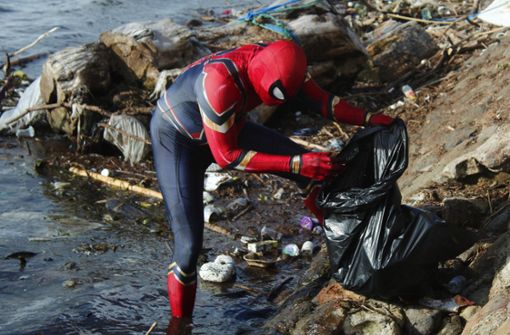 Unter dem Spiderman-Kostüm steckt der 36-jährige Rudi Hartono. Foto: dpa