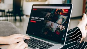 Netflix stellt dem Nutzer in Zukunft frei, ob er Film- und Serientrailer automatisch sehen möchte. Foto: Shutterstock/wutzkohphoto