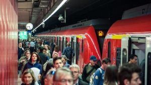 Auch am Donnerstag waren die S-Bahnen, die fast alle nur stündlich verkehrten, wieder rappelvoll. Foto: www.7aktuell.de | Florian Gerlach