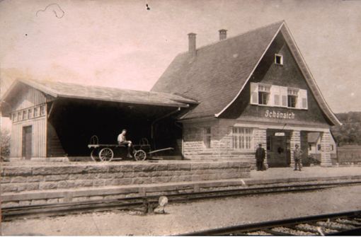 Damals noch außerhalb der Ortsmitte: der Schönaicher Bahnhof in den 1920er-Jahren Foto: Heimatmuseum Schönaich