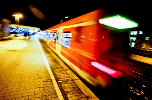 Viele Regionalräte wollen die S-Bahn vor allem abends und in den Nächten am Wochenende länger und öfter fahren lassen Foto: Leif Piechowski