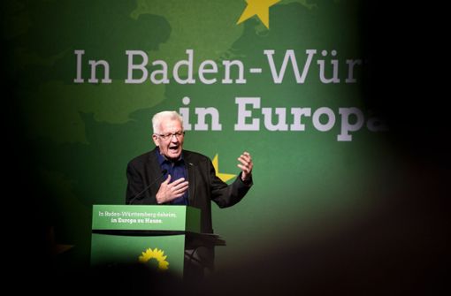 Ministerpräsident Winfried Kretschmann verspricht, trotz aller Störfeuer entschlossen weiterzuarbeiten. Foto: dpa