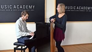 Michael Schneider und Rebecca Raitz erinnern sich gern an ihre Zeit als Ensemble-Mitglieder bei „Ludwig 2“ in Füssen zurück. Foto: Wiebke Wetschera