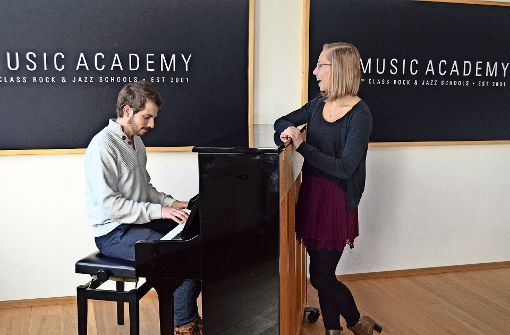 Michael Schneider und Rebecca Raitz erinnern sich gern an ihre Zeit als Ensemble-Mitglieder bei „Ludwig 2“ in Füssen zurück. Foto: Wiebke Wetschera