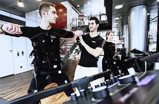 Das gewählt Fitness-Studio sollte Erfahrung mit Elektromuskelstimulation haben - dann klappt das EMS-Training durch Reizstrom ohne Verletzungen. Foto: TOC