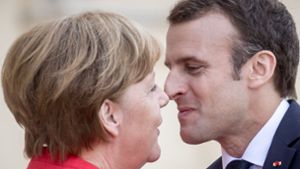 Am Dienstag trifft sich Angela Merkel mit Emmanuel Macron, um eine europäische Antwort auf den deutschen Asylstreit zu finden. Foto: dpa