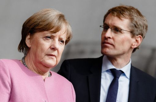 Bundeskanzlerin Angela Merkel zusammen mit Schleswig-Holsteins Ministerpräsident Daniel Günther (CDU) Foto: dpa