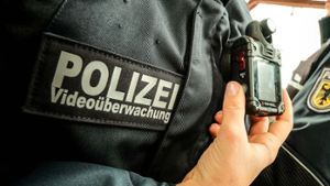 Kleine Kameras an der Uniform werden in Stuttgart getestet. Foto: Lichtgut/Leif Piechowski