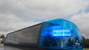 Die Polizei bittet um Hinweise zu einem unbekannten Mann, der in Filderstadt auf einem Parkplatz onaniert und eine 21-Jährige belästigt hat. Foto: dpa