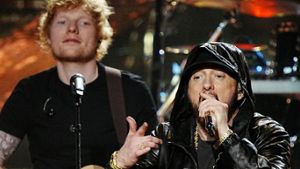 Ed Sheeran holt Rapper auf die Bühne