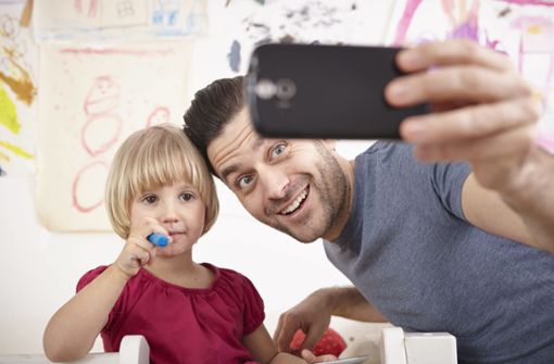 Können Eltern einfach Fotos von ihren Kindern veröffentlichen? Foto: dpa