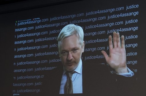 Julian Assange bei der Pressekonferenz am Freitag. Foto: EPA