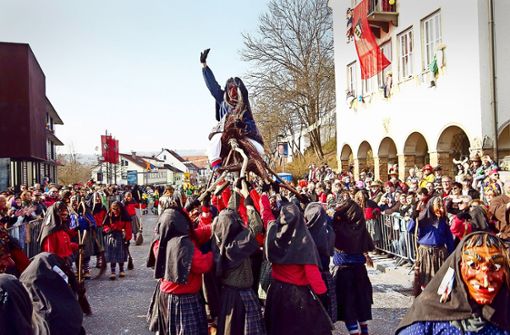 S’ goht wieder dagege. Die Wernauer Hexen werden das Rathaus erobern und bis zum Aschermittwoch ihr  närrisches Regiment Foto: Rudel/Hass
