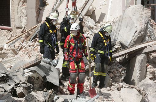 Die Retter fanden auch den zweiten Arbeiter to unter den Trümmern. Foto: dpa/David Young