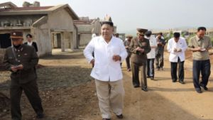 Kim Jong Un besichtigt im Bau befindliche Hühnerfarm