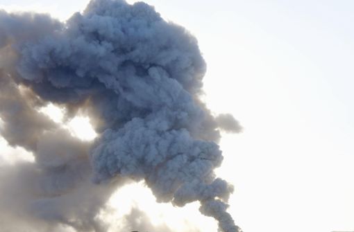 Der Shinmoe spuckt Asche und Rauch Foto: dpa