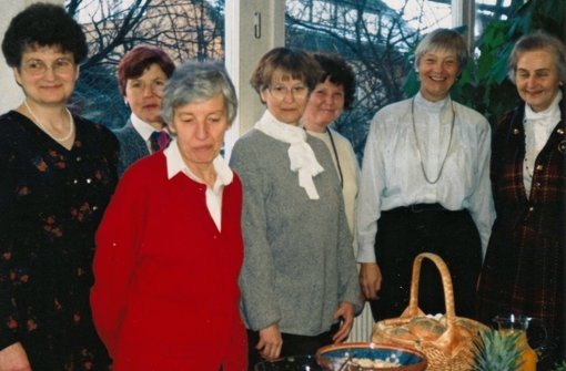 Im Jahr 1995 lud der Gesprächskreis erstmals zum Frauenfrühstück. Antje Essers (Zweite von rechts) leitete damals den Frauengesprächskreis Sankt Michael. Foto: z