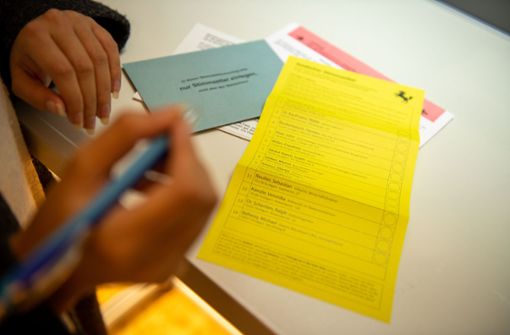 Auch bei der Stuttgarter OB-Wahl müssen alle in den Wahlbüros Abstand halten und eine Maske tragen. (Symbolbild) Foto: LICHTGUT/Leif Piechowski/Leif Piechowski
