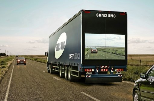 Samsung Safety Truckim Einsatz:  Ein Bildschirm auf der hinteren Tür zeigt den entgegenkommenden Verkehr an  Foto: Foto: Samsung