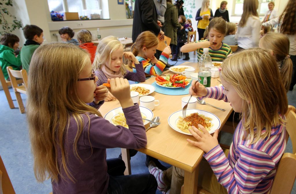 In der Ganztagsschule geht es um mehr als Mittagessen. Sie setzt auf pädagogische Angebote auch am Nachmittag. Foto: dpa