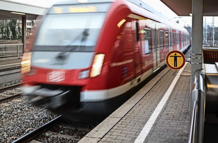 VfB-Spiel und Frühlingsfest: S-Bahn fährt  am Wochenende nur im Halbstundentakt