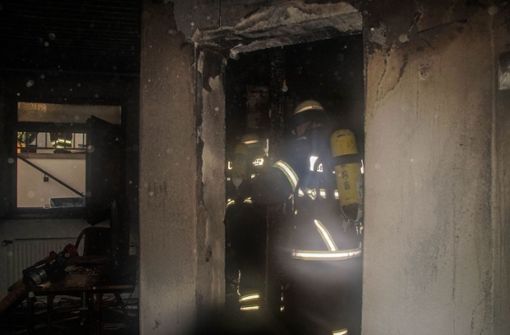 In einer Doppelhaushälfte in Sindelfingen fängt eine Küche Feuer. Zwei Menschen werden verletzt. Foto: SDMG/SDMG / Dettenmeyer