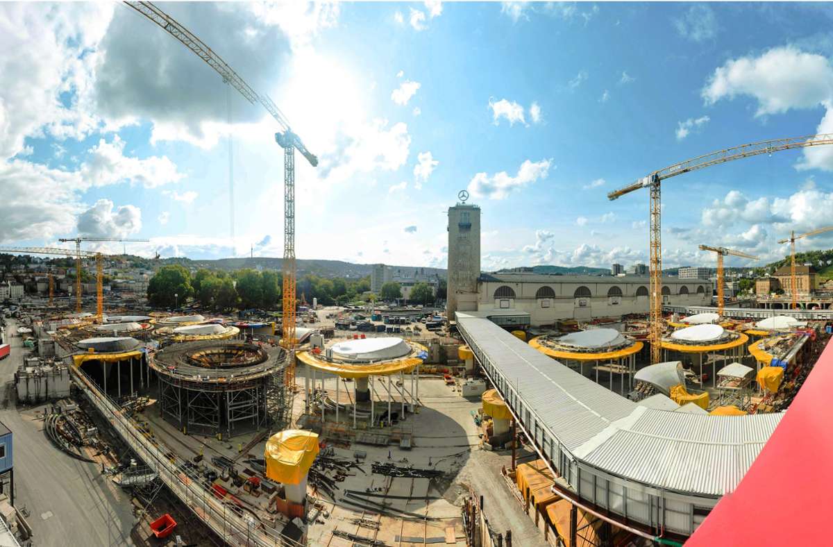 Ein Panoramablick über die S-21-Baustelle am Bahnhof. Über den Fortgang des Projekts berät am Freitag der Lenkungskreis in seiner 25. Sitzung. Foto: Lichtgut/Max Kovalenko