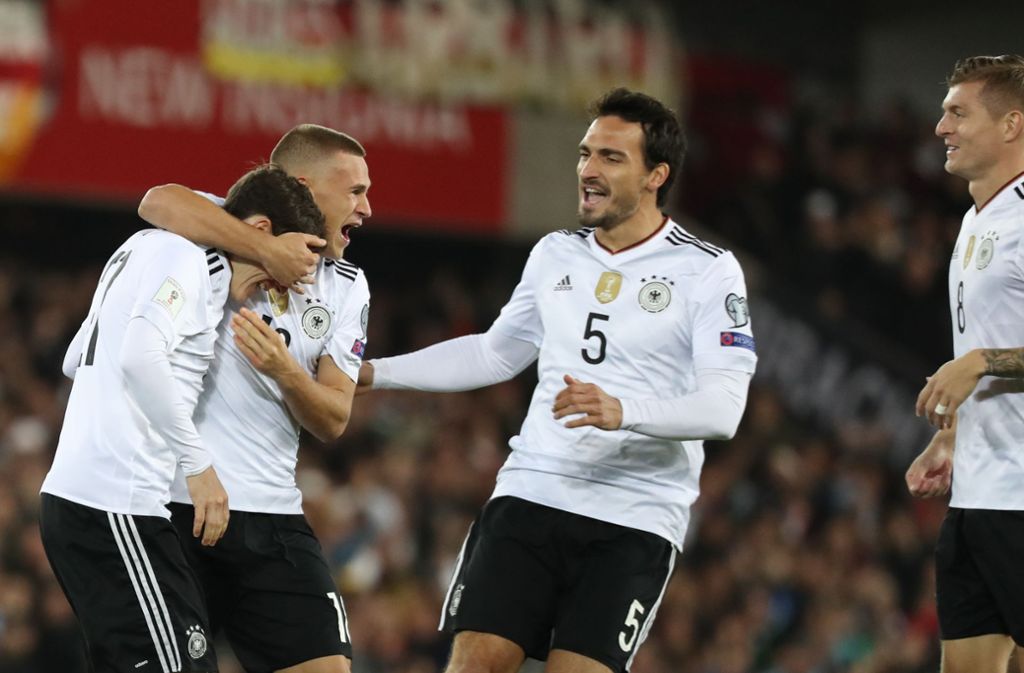 Am 5. Oktober 2017 gewinnt Deutschland das WM-Qualifikationsspiel in Belfast mit 3:1 (2:0). Vor 18 104 Zuschauern im Windsor Park erzielen Sebastian Rudy, Sandro Wagner und Joshua Kimmich die deutschen Tore.