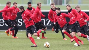 Gut gelaunt: Die Profis vom VfB Stuttgart trainieren für das Spiel am Samstag gegen Hannover 96. Foto: Pressefoto Baumann