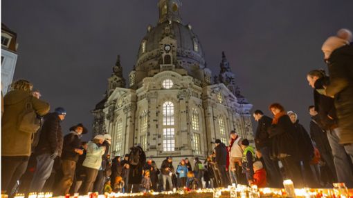 Am 13. und 14. Februar 1945 wurde Dresden bei 3 Bomberangriffen der Alliierten stark zerstört. Alljährlich gedenken die Dresdner in verschiedenen Veranstaltungen dieses Ereigniss (Archivfoto). Foto: IMAGO/Sylvio Dittrich/IMAGO/Sylvio Dittrich
